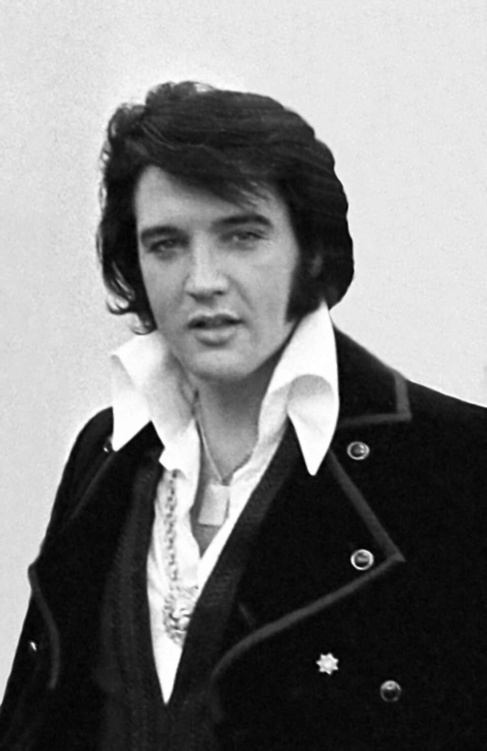 Black-and-white portrait of Elvis Presley in 1970